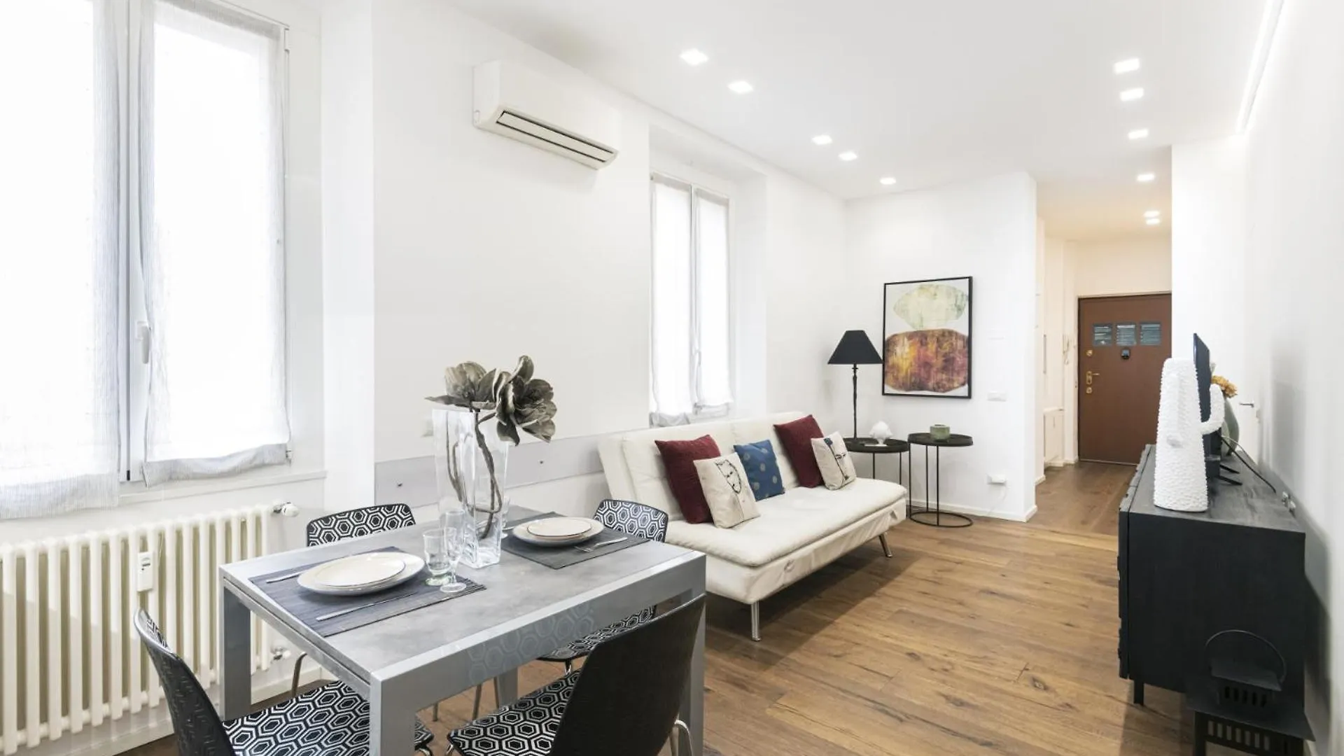 Easylife - Moderno E Chic Con Led Atmosferici Apartment Milan 0*,  Italy